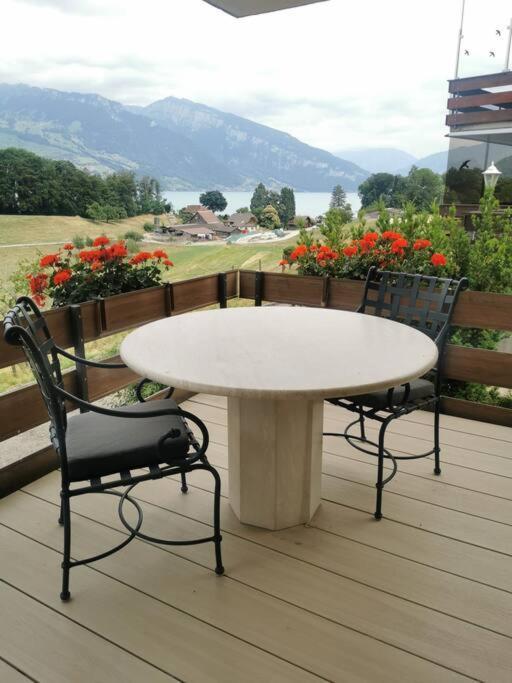 Neb-Thun Einigen, Wohnung Am See Шпиц Екстериор снимка